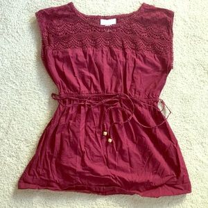 Sleeveless maternity top